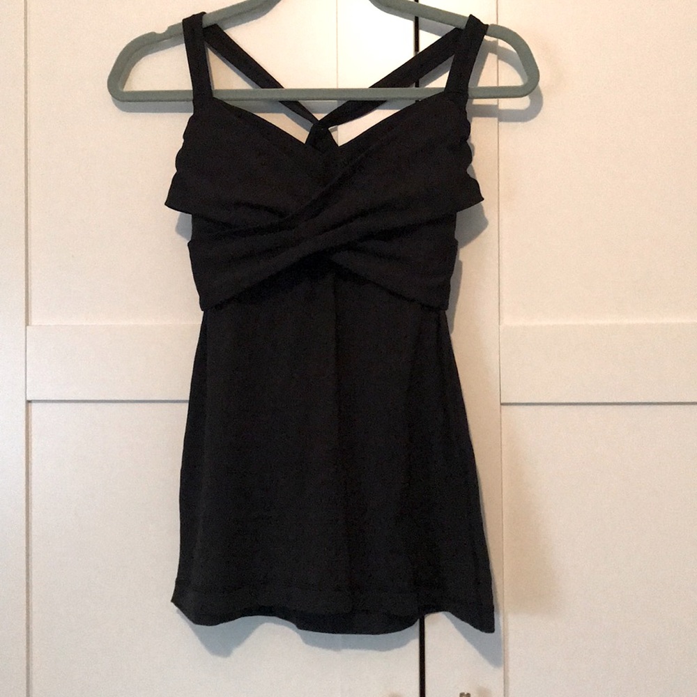 Unique lululemon top